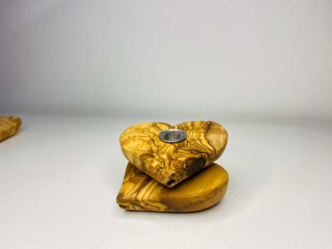 VOW Olive Wood Heart Pipe_1